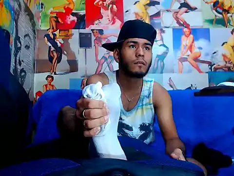 warmNoah online show from April 15, 7:10 pm