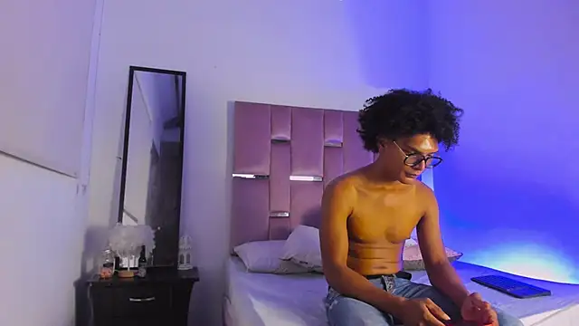 LatinoDark online show from February 27, 3:28 am