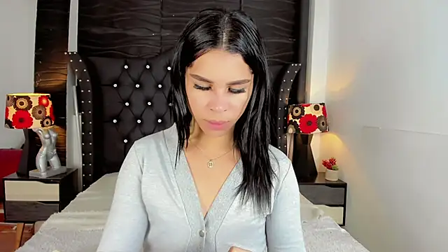 Snapshot of Makeyla_Fox_ chatting on February 18, 1:29 pm Makeyla Fox online show from February 18, 1:29 pm