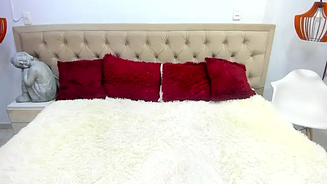 lucyscay  online show from February 24, 10:19 pm