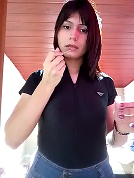 lucyscay  online show from May 4, 10:17 pm