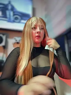 Snapshot of CharlotteUwU_ chatting on February 9, 11:31 pm CharlotteUwU online show from February 9, 11:31 pm