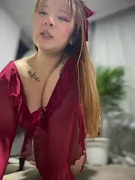 Snapshot of CharlotteUwU_ chatting on February 15, 2:08 am CharlotteUwU online show from February 15, 2:08 am