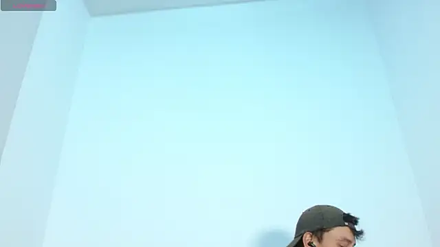 Snapshot of SkinnyDevil12 chatting on February 14, 3:03 am SkinnyDevil12 online show from February 14, 3:03 am