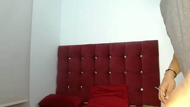 Snapshot of SkinnyDevil12 chatting on February 26, 3:27 am SkinnyDevil12 online show from February 26, 3:27 am