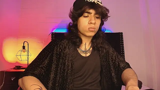 Snapshot of Axell_Kussh chatting on February 13, 1:40 pm Axell Kussh online show from February 13, 1:40 pm