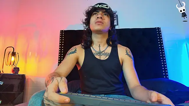 Snapshot of Axell_Kussh chatting on February 19, 12:45 pm Axell Kussh online show from February 19, 12:45 pm