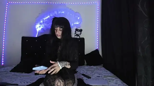  darkcandy online show from April 12, 5:01 am