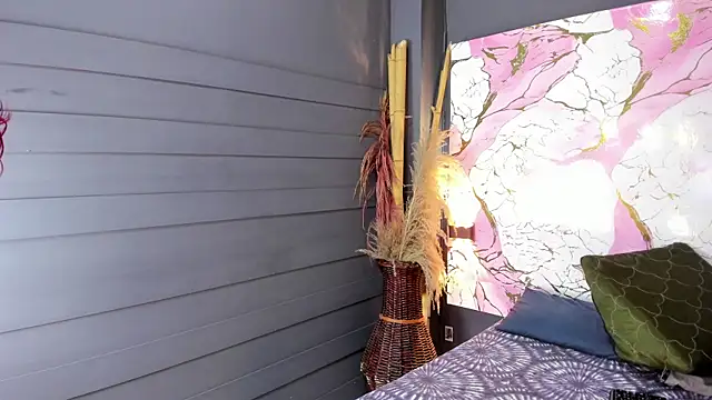 Nahomii  Doll online show from April 8, 8:31 pm