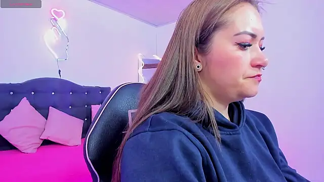 LUNAKITTY TAY online show from March 17, 11:35 am