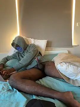 Reez77 online show from March 30, 8:15 am