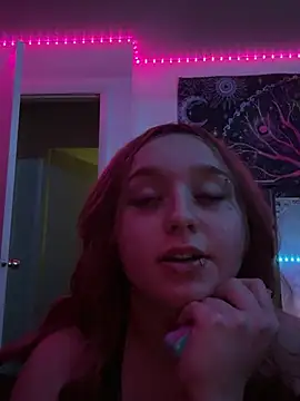 Snapshot of mommynxttie chatting on February 12, 6:52 am mommynxttie online show from February 12, 6:52 am