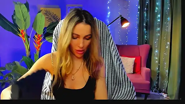 Snapshot of KrisWillis chatting on February 13, 1:18 pm KrisWillis online show from February 13, 1:18 pm