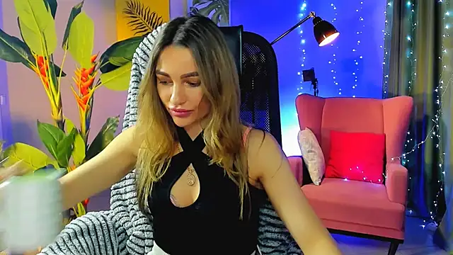 Snapshot of KrisWillis chatting on February 19, 12:56 pm KrisWillis online show from February 19, 12:56 pm