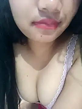 Snapshot of EliraMoon chatting on February 21, 8:21 pm EliraMoon online show from February 21, 8:21 pm