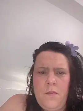 Snapshot of louisa36 chatting on February 11, 9:47 am louisa36 online show from February 11, 9:47 am