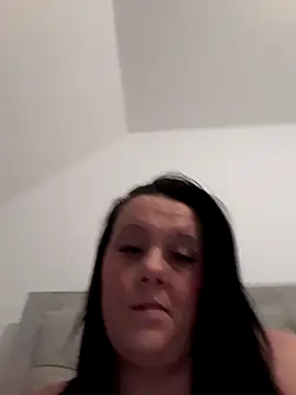 Snapshot of louisa36 chatting on February 11, 10:15 pm louisa36 online show from February 11, 10:15 pm