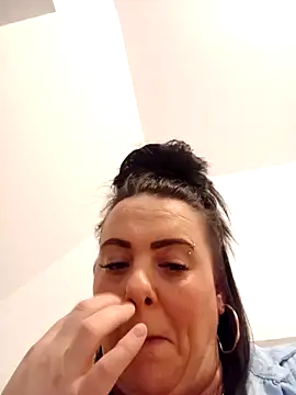 Snapshot of louisa36 chatting on February 15, 10:50 pm louisa36 online show from February 15, 10:50 pm