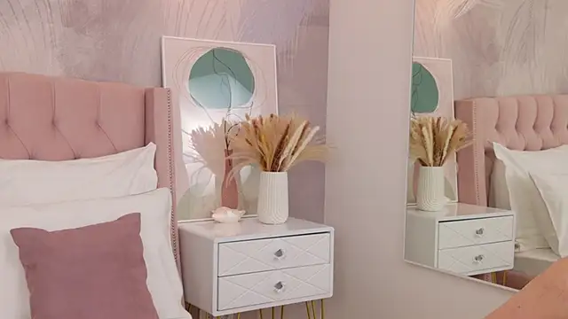 StacyHicks online show from April 16, 3:24 pm