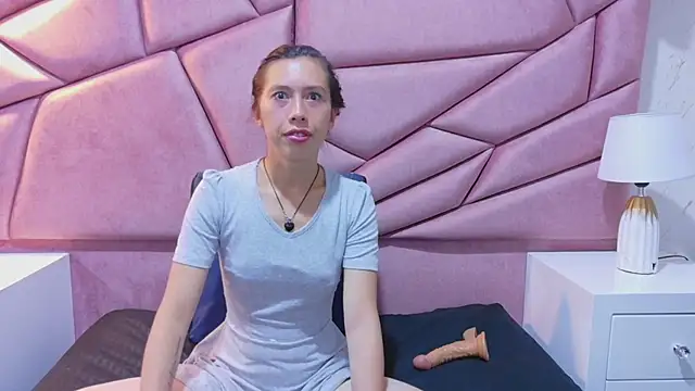 Snapshot of kimberlypink_ chatting on February 15, 11:30 am kimberlypink online show from February 15, 11:30 am