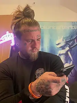 Smokebluntafterblunt online show from May 22, 10:32 am