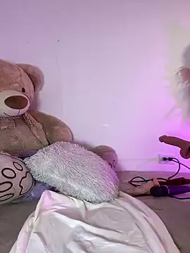 Snapshot of Kyliegolden chatting on February 18, 3:35 am Kyliegolden online show from February 18, 3:35 am