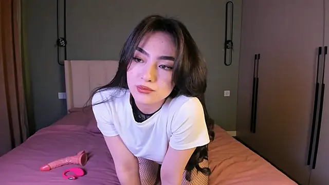 Snapshot of leyla_play chatting on February 15, 3:14 am leyla play online show from February 15, 3:14 am