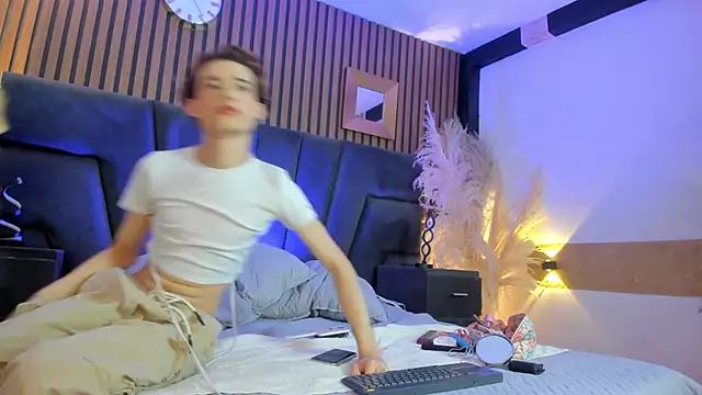 Snapshot of AngelDoll_1 chatting on February 9, 1:53 am AngelDoll 1 online show from February 9, 1:53 am