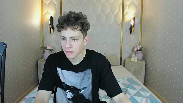 Snapshot of StefanBev chatting on February 6, 11:19 pm StefanBev online show from February 6, 11:19 pm