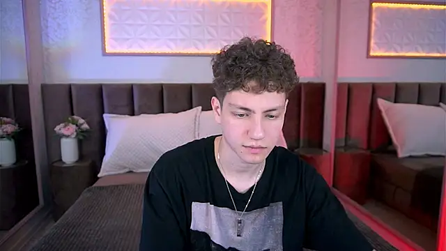 Snapshot of StefanBev chatting on February 7, 8:45 pm StefanBev online show from February 7, 8:45 pm