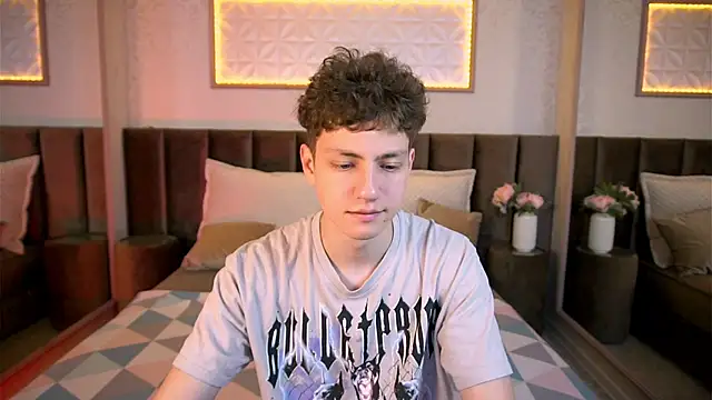 Snapshot of StefanBev chatting on February 10, 7:18 pm StefanBev online show from February 10, 7:18 pm