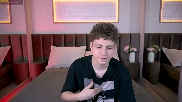 Snapshot of StefanBev chatting on February 11, 7:30 pm StefanBev online show from February 11, 7:30 pm