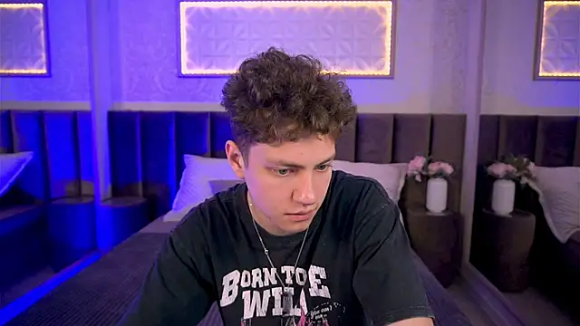 Snapshot of StefanBev chatting on February 15, 7:43 pm StefanBev online show from February 15, 7:43 pm