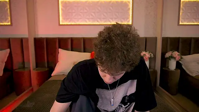 Snapshot of StefanBev chatting on February 21, 8:10 pm StefanBev online show from February 21, 8:10 pm