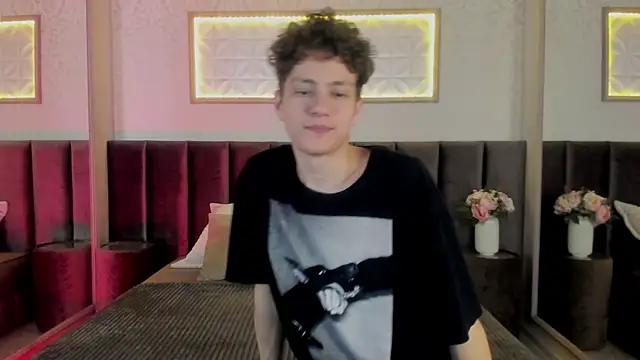 Snapshot of StefanBev chatting on March 1, 8:11 pm StefanBev online show from March 1, 8:11 pm