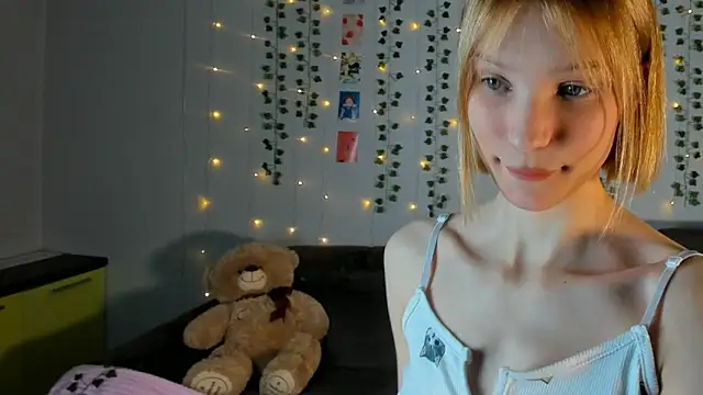 Kiracute18 online show from February 22, 9:35 pm