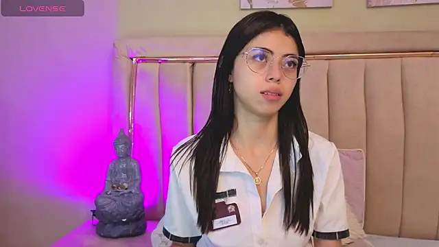 Mia Naive online show from May 9, 11:26 am