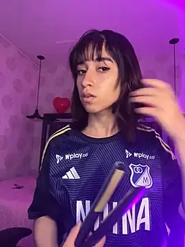 Snapshot of alahia_pink chatting on February 25, 4:00 am alahia pink online show from February 25, 4:00 am