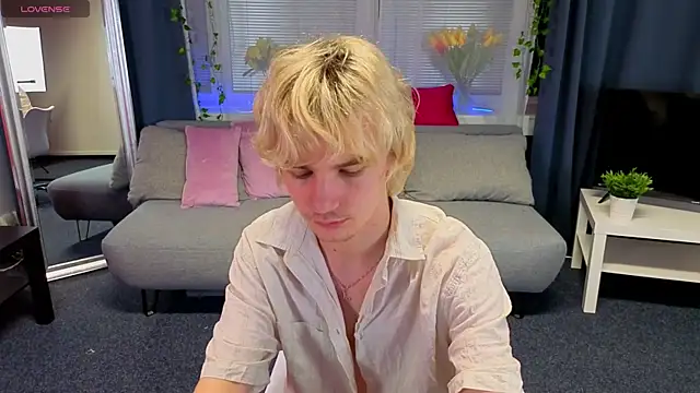 Snapshot of JameMiller chatting on February 27, 9:26 pm JameMiller online show from February 27, 9:26 pm