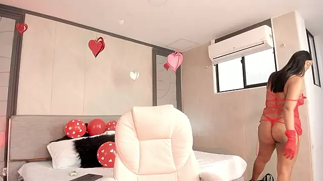 Snapshot of alicee_clark_ chatting on February 14, 1:30 pm alicee clark online show from February 14, 1:30 pm