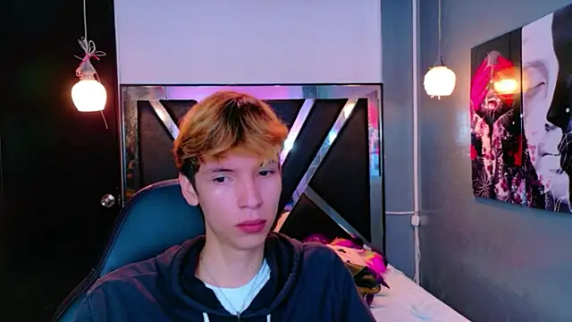 Snapshot of Liam_Green1 chatting on February 12, 12:11 pm Liam Green1 online show from February 12, 12:11 pm