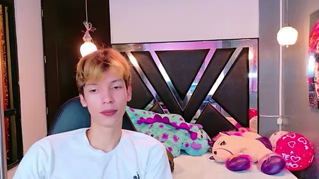 Snapshot of Liam_Green1 chatting on February 15, 12:58 pm Liam Green1 online show from February 15, 12:58 pm