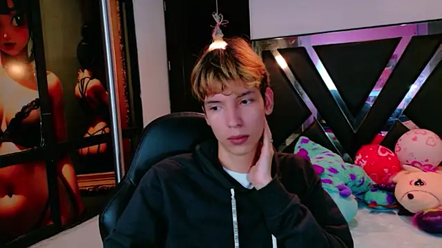 Snapshot of Liam_Green1 chatting on February 17, 12:01 pm Liam Green1 online show from February 17, 12:01 pm