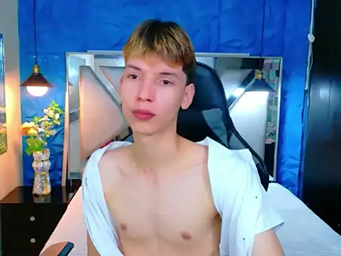 Snapshot of Liam_Green1 chatting on February 28, 2:40 pm Liam Green1 online show from February 28, 2:40 pm