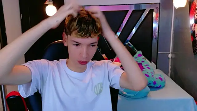 Snapshot of Liam_Green1 chatting on March 1, 2:08 pm Liam Green1 online show from March 1, 2:08 pm