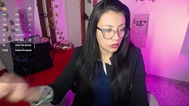 Snapshot of QueenRose94 chatting on February 27, 12:27 pm QueenRose94 online show from February 27, 12:27 pm