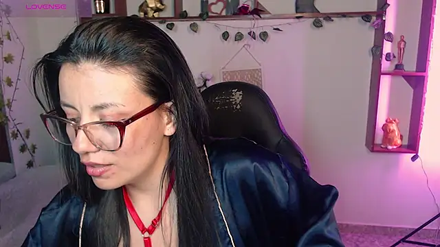 QueenRose94 online show from April 1, 1:41 pm