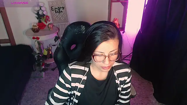 QueenRose94 online show from April 6, 11:22 am