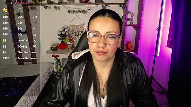 QueenRose94 online show from April 15, 12:56 pm