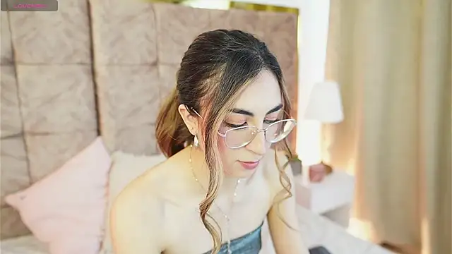 EmmaClark   online show from February 21, 1:56 pm